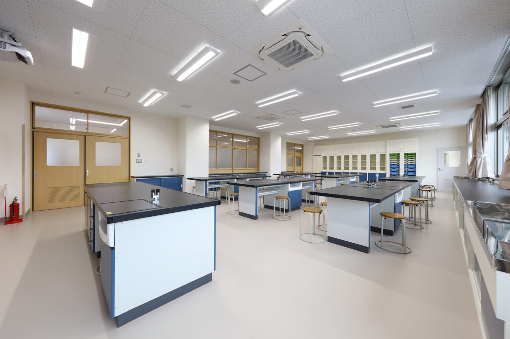 第１理科室　愛知中学校校舎等大規模増改築工事(電気設備)